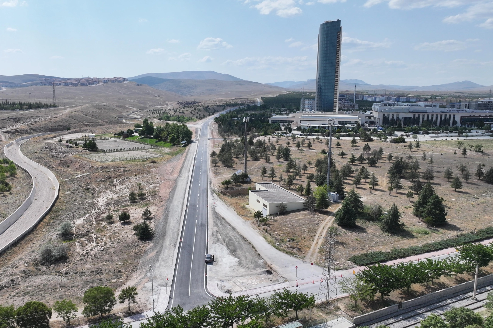 Konya'da Ardıçlı yolu modernleşti, kampüs trafiği rahatladı